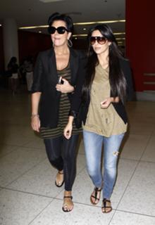 Kris Jenner feet photo thumbnail