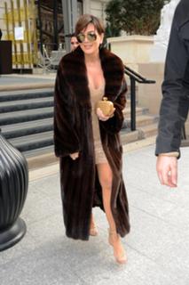 Kris Jenner feet photo thumbnail