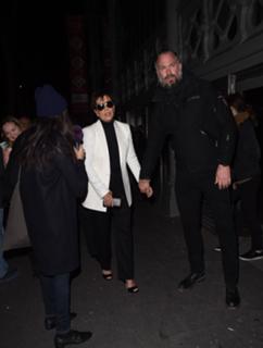Kris Jenner feet photo thumbnail