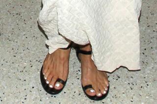 Kris Jenner feet photo thumbnail