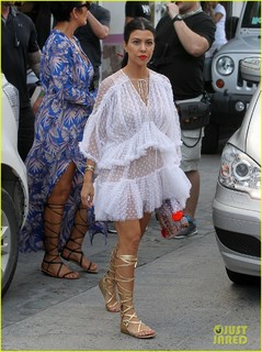 Kris Jenner feet photo thumbnail
