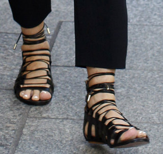 Kris Jenner feet photo thumbnail