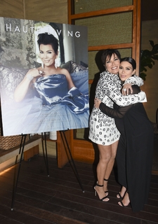 Kris Jenner feet photo thumbnail