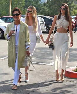 Kris Jenner feet photo thumbnail