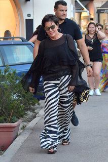 Kris Jenner feet photo thumbnail