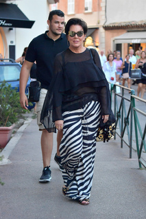Kris Jenner feet photo thumbnail