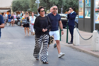 Kris Jenner feet photo thumbnail