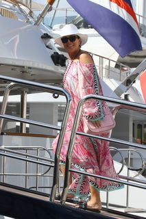 Kris Jenner feet photo thumbnail