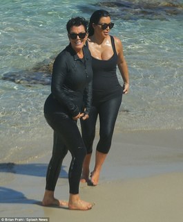 Kris Jenner feet photo thumbnail