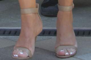 Kris Jenner feet photo thumbnail
