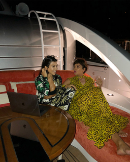 Kris Jenner feet photo thumbnail