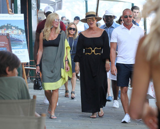 Kris Jenner feet photo thumbnail