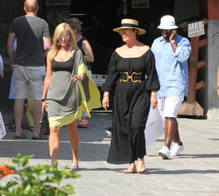 Kris Jenner feet photo thumbnail
