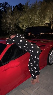 Kris Jenner feet photo thumbnail