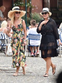 Kris Jenner feet photo thumbnail