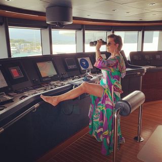 Kris Jenner feet photo thumbnail