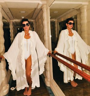Kris Jenner feet photo thumbnail
