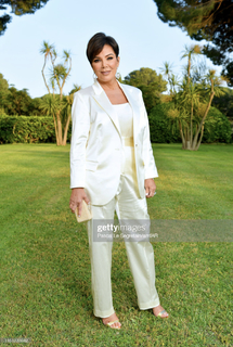 Kris Jenner feet photo thumbnail