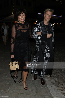 Kris Jenner feet photo thumbnail