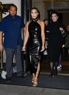 Kris Jenner feet photo thumbnail