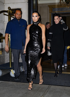 Kris Jenner feet photo thumbnail