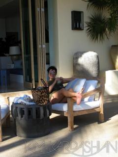 Kris Jenner feet photo thumbnail
