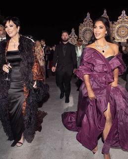 Kris Jenner feet photo thumbnail