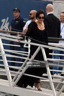 Kris Jenner feet photo thumbnail