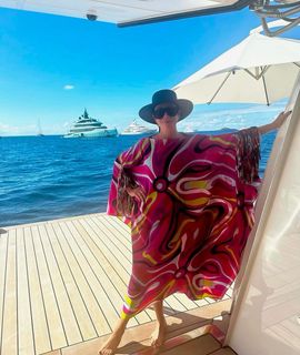 Kris Jenner feet photo thumbnail