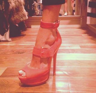 Krista Allen feet photo thumbnail