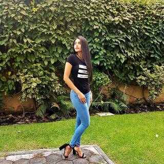 Kristal Silva feet photo thumbnail