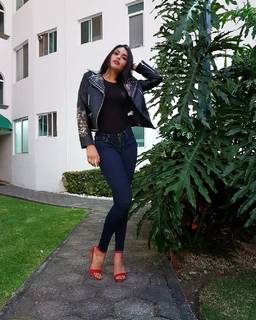 Kristal Silva feet photo thumbnail