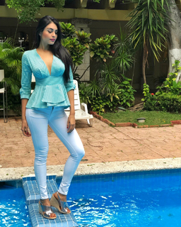 Kristal Silva feet photo thumbnail