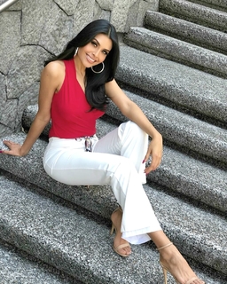 Kristal Silva feet photo thumbnail