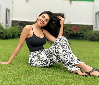 Kristal Silva feet photo thumbnail