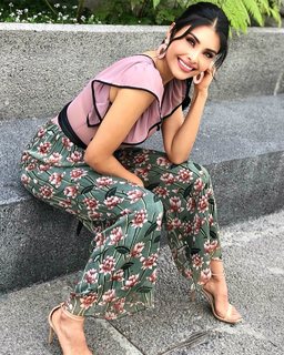 Kristal Silva feet photo thumbnail