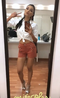 Kristal Silva feet photo thumbnail