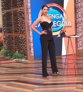 Kristal Silva feet photo thumbnail