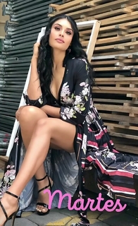 Kristal Silva feet photo thumbnail