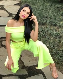 Kristal Silva feet photo thumbnail