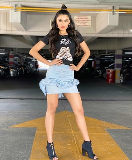 Kristal Silva feet photo thumbnail