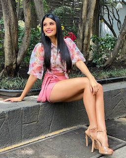 Kristal Silva feet photo thumbnail