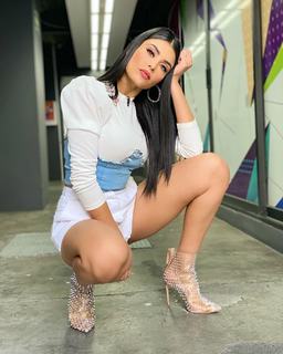 Kristal Silva feet photo thumbnail