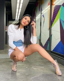 Kristal Silva feet photo thumbnail