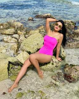 Kristal Silva feet photo thumbnail