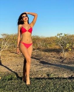 Kristal Silva feet photo thumbnail