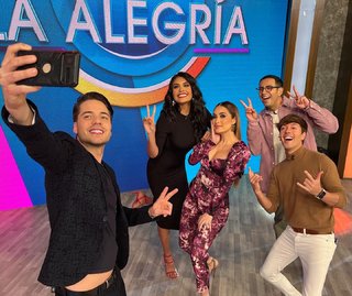 Kristal Silva feet photo thumbnail