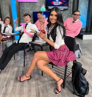 Kristal Silva feet photo thumbnail