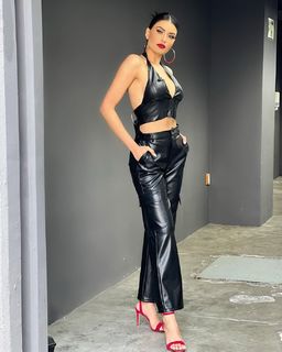 Kristal Silva feet photo thumbnail