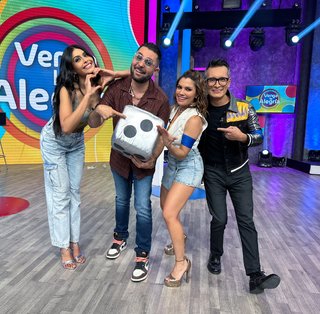 Kristal Silva feet photo thumbnail